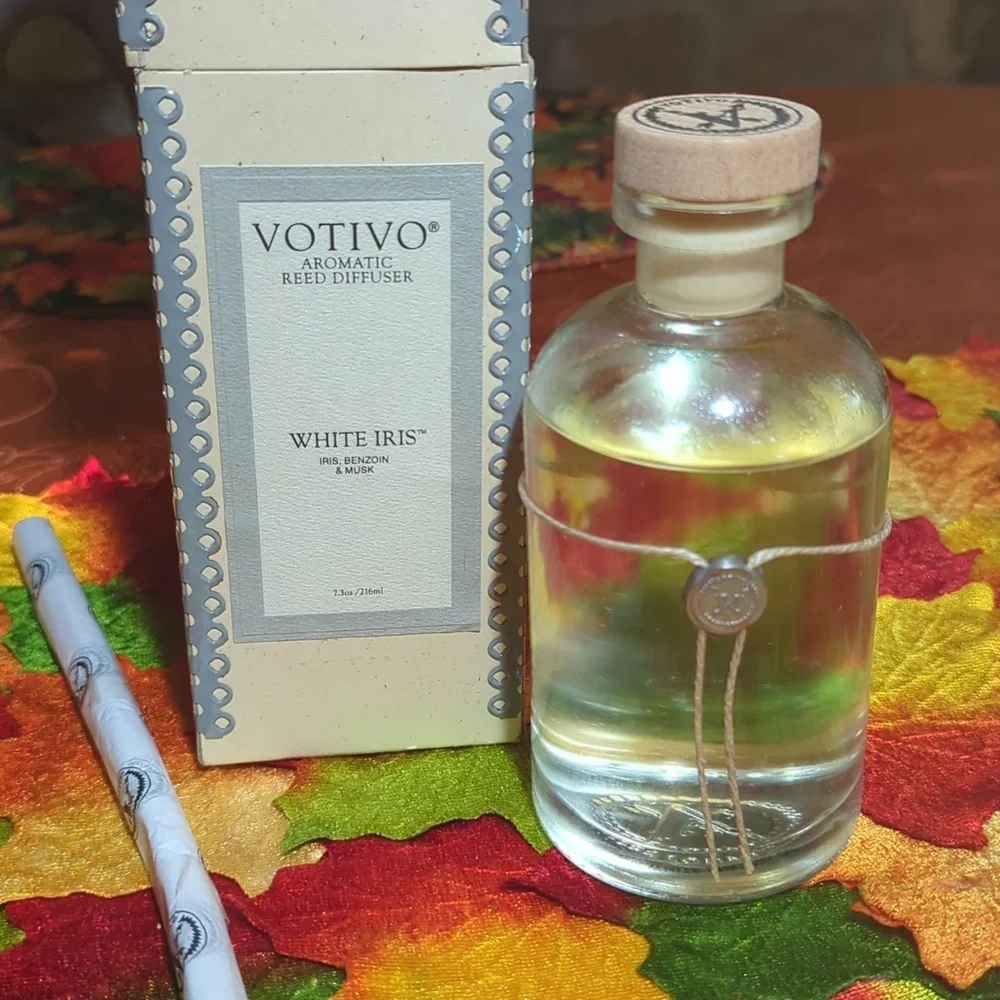 Votivo White Iris Aromatic Reed Diffuser with Box